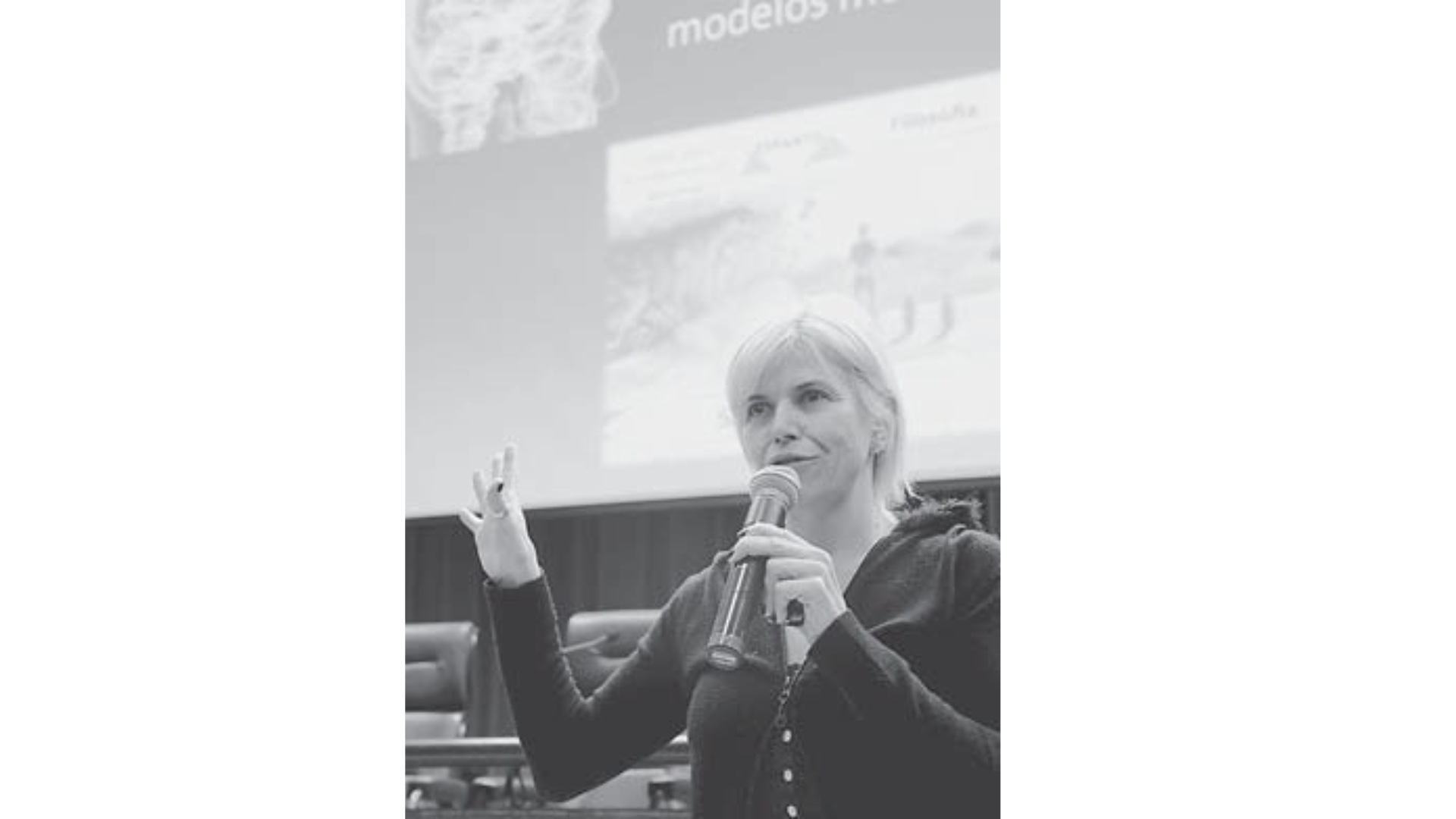 Profª Drª Claudia Cezar